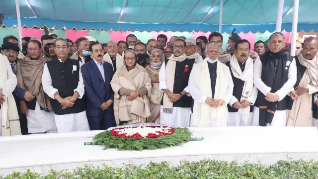 আওয়ামী লীগের নতুন কমিটির টুঙ্গিপাড়ায় বঙ্গবন্ধুর সমাধিতে শ্রদ্ধা নিবেদন
