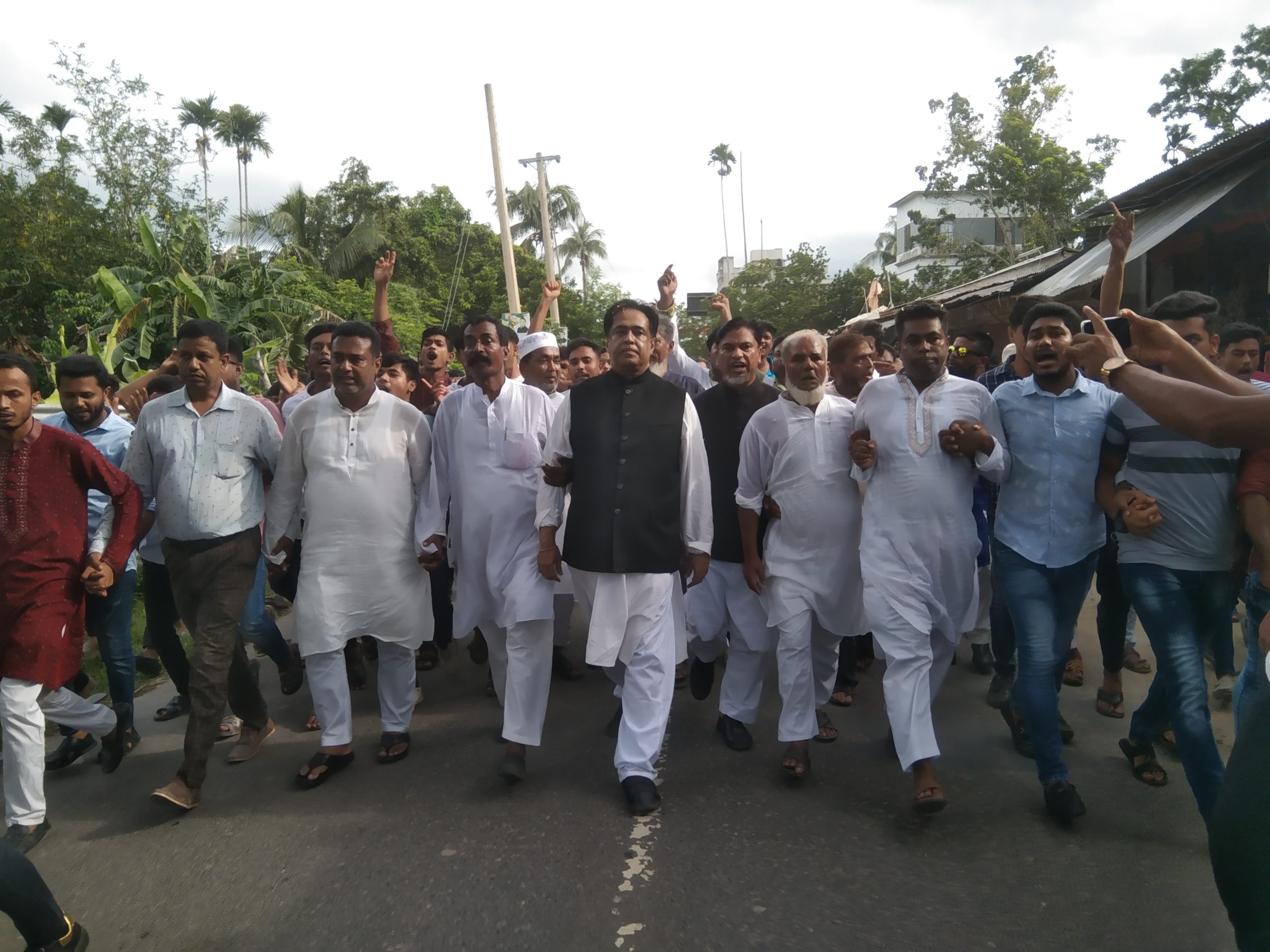 শরীয়তপুর নড়িয়ায় ভোজেস্বর বাজার নেতাকর্মী নিয়ে ব্যাপক গণসংযোগ করেন ডা.খালেদ শওকত আলী