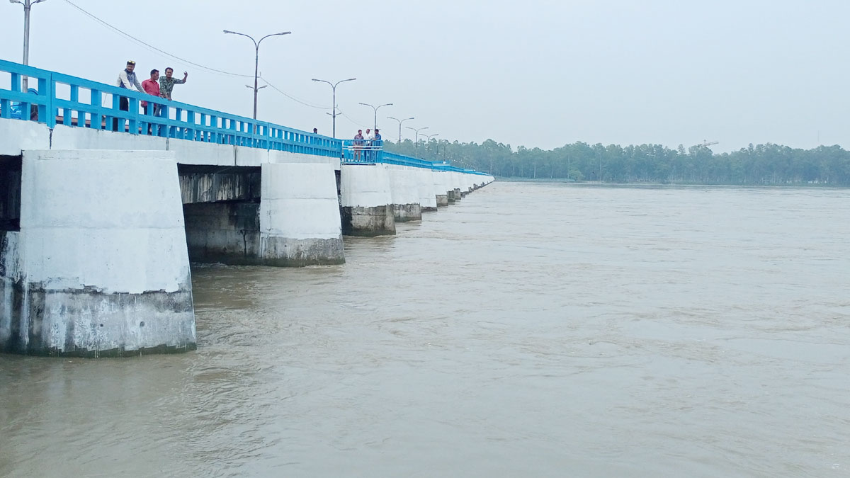 তিস্তার পানি বিপৎসীমার ৩৫ সেন্টিমিটার ওপরে, আতঙ্কে নদীপাড়ের মানুষ