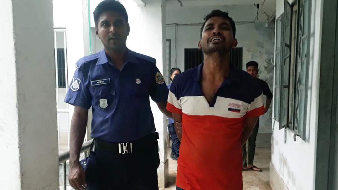 ঝালকাঠিতে পুলিশকে পিটিয়ে মাথা ফাটিয়েছে ছাত্রলীগ নেতা