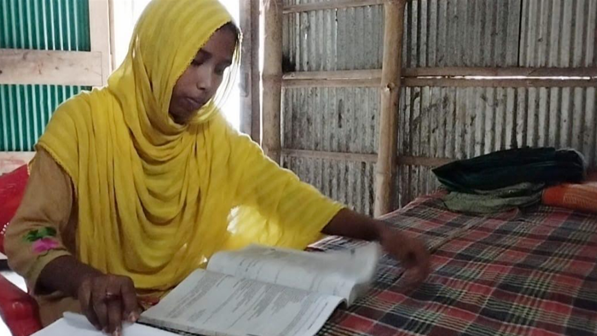 জিপিএ-৫ পেয়েও কলেজে ভর্তি অনিশ্চিত আয়েশার