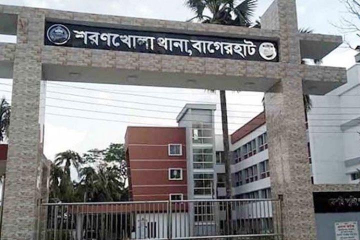মা ও মেয়েকে কুপিয়ে খুন, গ্রেপ্তার ৩
