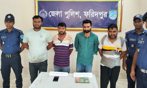 ৫ মাস পর ডাকাতির টাকাসহ ৪ ডাকাত গ্রেপ্তার
