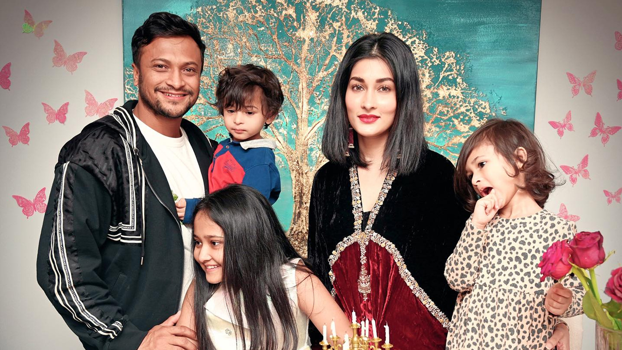 স্ত্রীর ‘২০তম’ জন্মদিনে যে বার্তা দিলেন সাকিব
