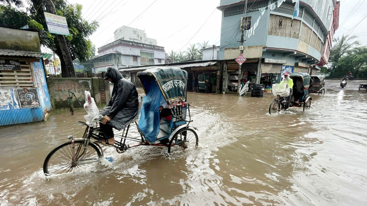পানির নিচে বাগেরহাট শহর, নেই স্থায়ী সমাধানের উদ্যোগ